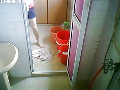 Érett, vesz egy zuhany