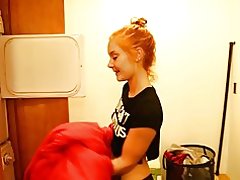 Tini tisztítja a kakas